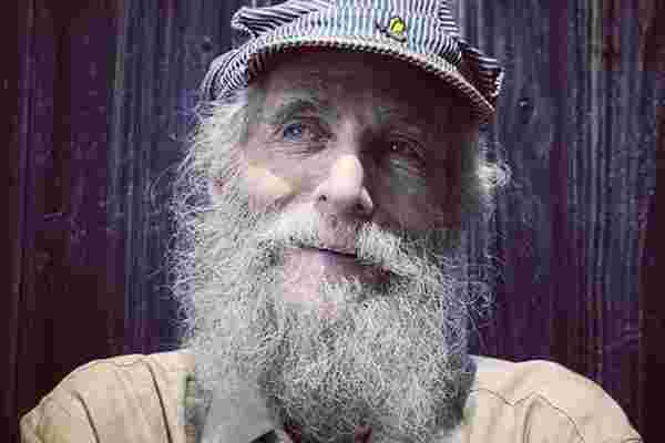 胡子嬉皮的联合创始人，伯特·沙维茨 (Burt Shavitz) 死于80岁