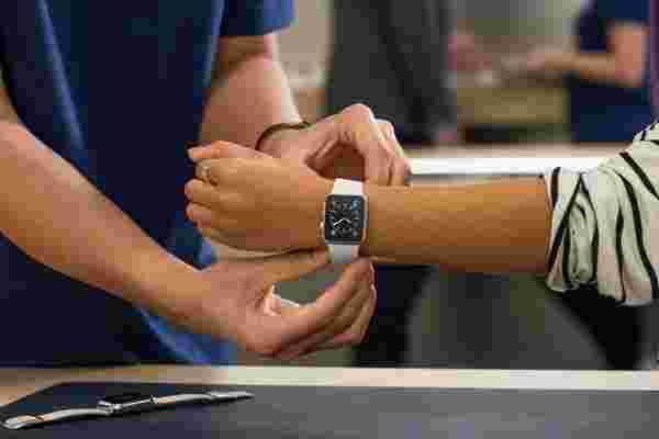大多数美国人说他们对购买Apple Watch不感兴趣