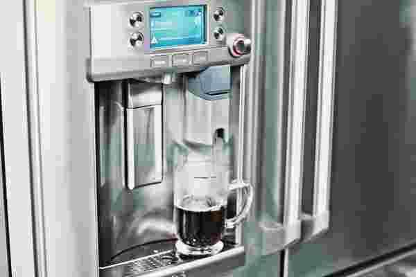 GE展示了一种冰箱，可提供滚烫的热咖啡